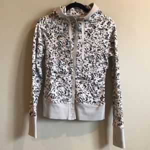 🥳🥳HP🥳🥳 Lululemon camo hoodie